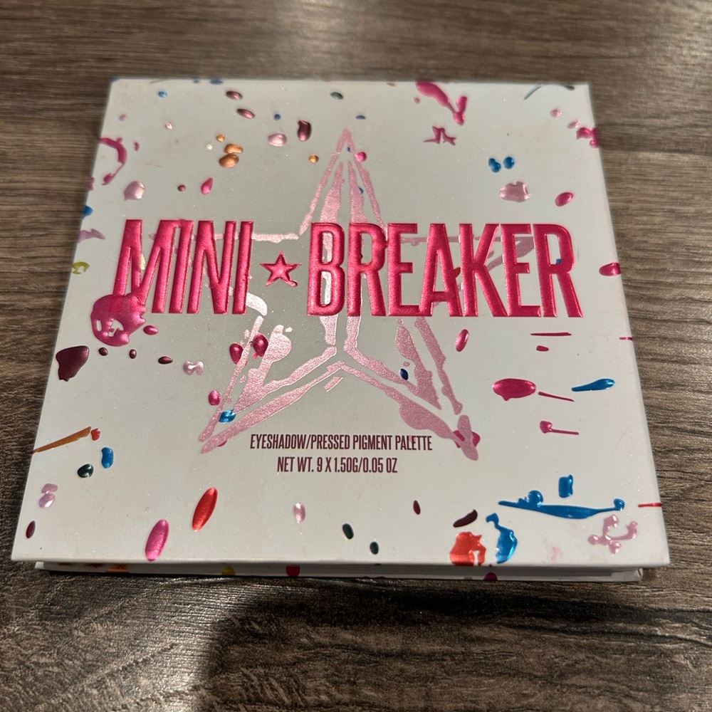 Jeffree Star eyeshadow palette
